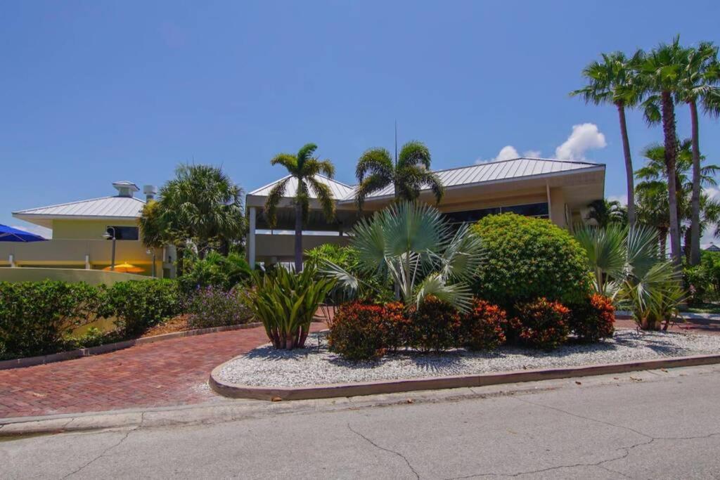 Sea Breeze, Studio 510, Beach Steps Away!+Pool+Wifi Ruskin Extérieur photo