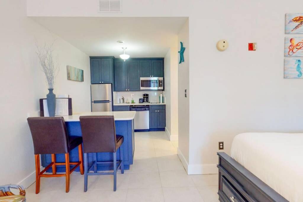 Sea Breeze, Studio 510, Beach Steps Away!+Pool+Wifi Ruskin Extérieur photo