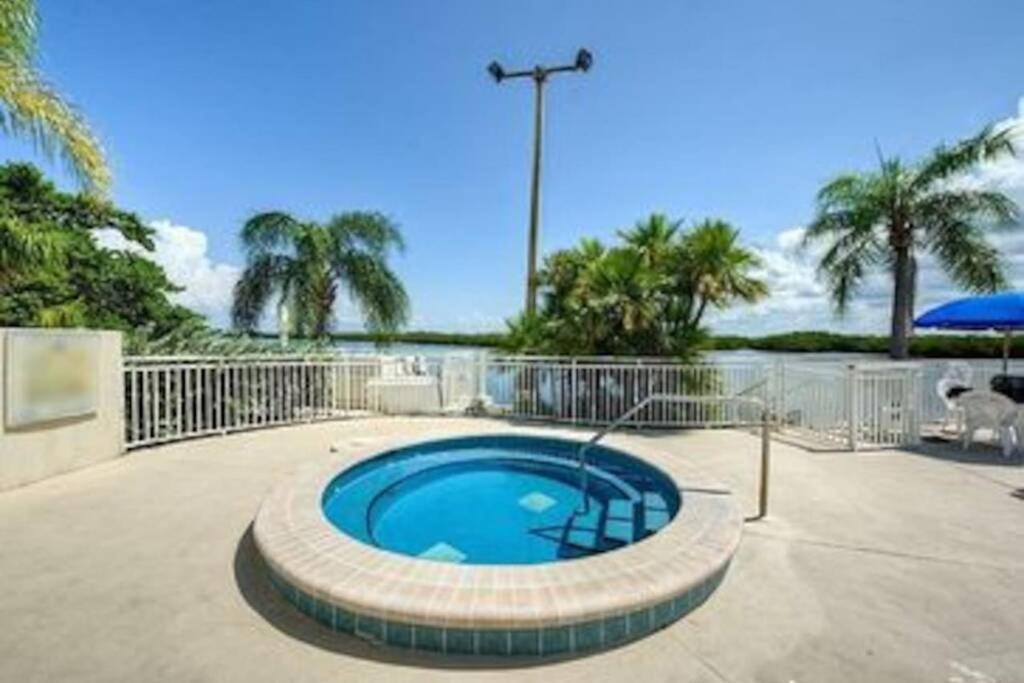 Sea Breeze, Studio 510, Beach Steps Away!+Pool+Wifi Ruskin Extérieur photo