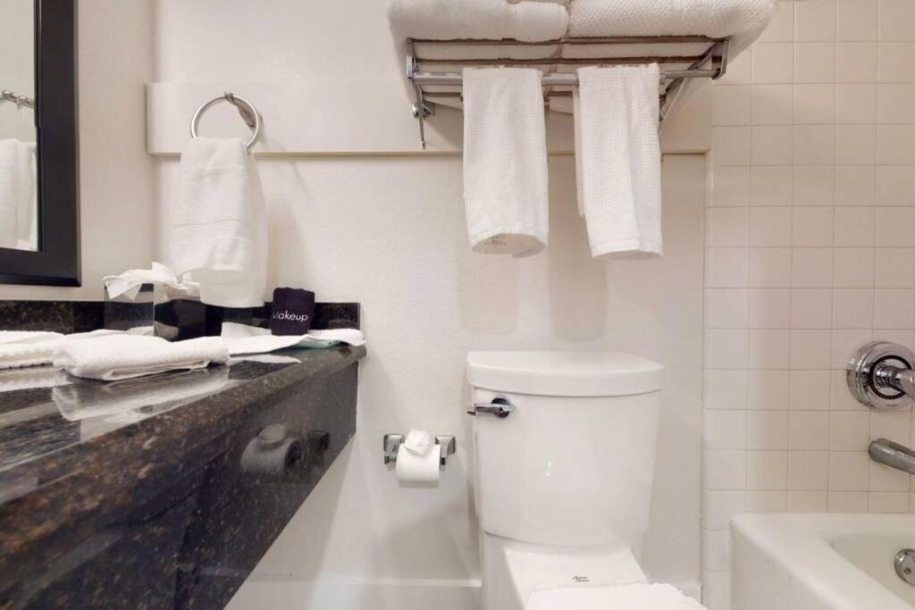 Sea Breeze, Studio 510, Beach Steps Away!+Pool+Wifi Ruskin Extérieur photo